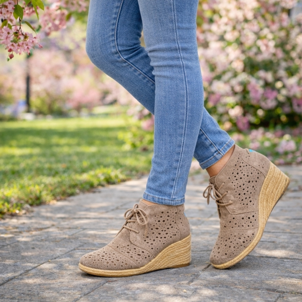 TOMS Suede Leather Espadrille Wedge Booties Taupe Perforated Lace-Up Boho Summer